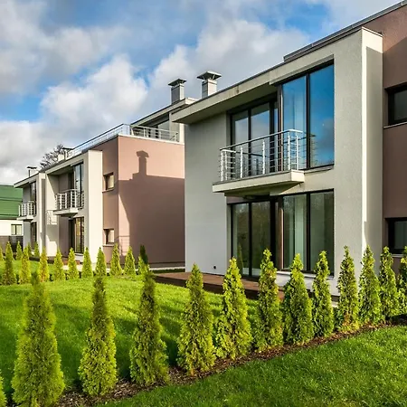 Imanta Garden - Modern City Villas With Private Parking, Garden & Bbq