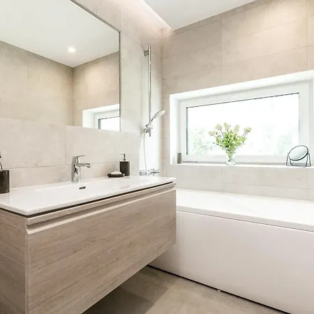 Modern City Villas With Private Parking, Garden And Bbq *