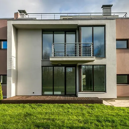 Apartament Imanta Garden - Modern City Villas With Private Parking, Garden & Bbq Ryga